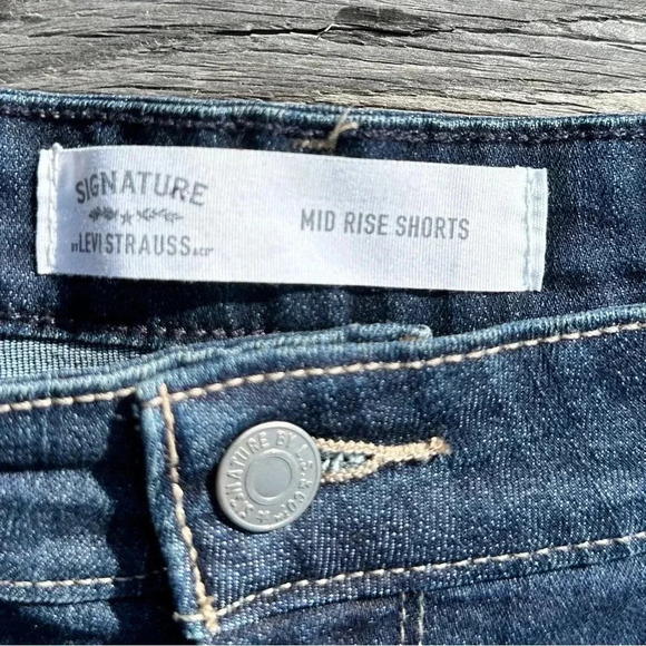 Levi Strauss Signature Mid Rise Shorts Sz 32 - Picture 2 of 4